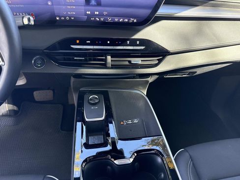 Used 2025 Buick Enclave Preferred image 28