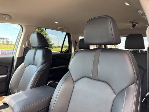 Used 2025 Honda Pilot EX-L image 12