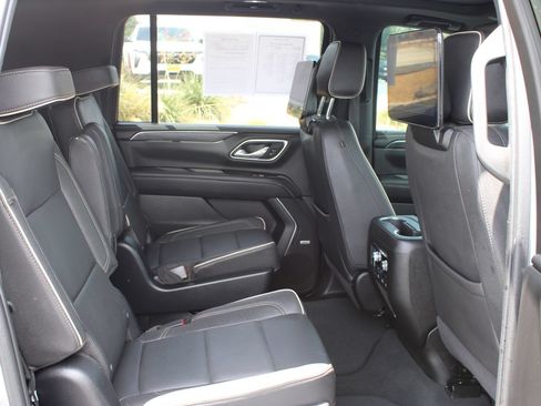Used 2023 GMC Yukon XL SLT w/ SLT Premium Package AWD/4WD image 26
