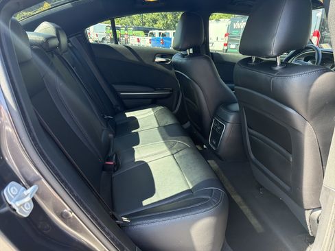 Used 2019 Dodge Charger SXT RWD image 18