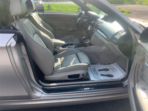 Used 2009 BMW 135i Convertible image 35