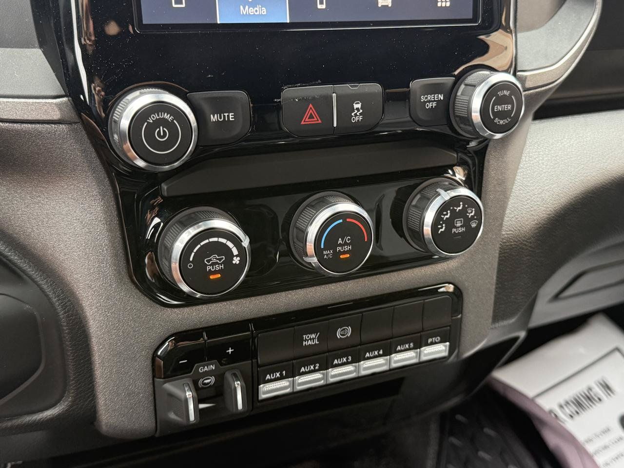 Used 2025 RAM 3500 Tradesman w/ Chrome Appearance Group AWD/4WD image 26
