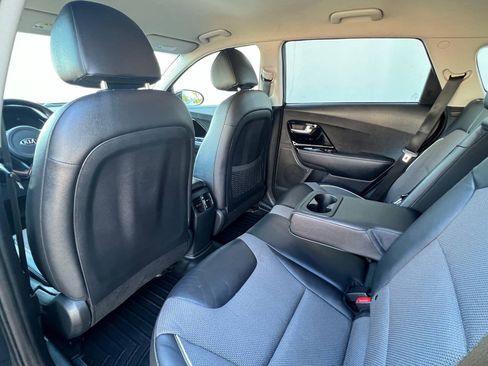 Used 2019 Kia Niro EX w/ Cold Weather Package 2.0 FWD image 15