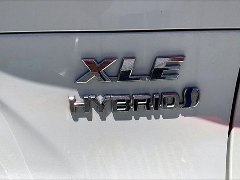 Used 2022 Toyota Venza XLE AWD/4WD image 8