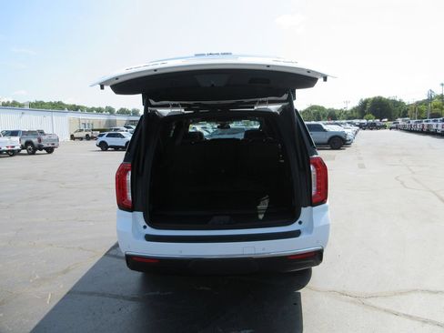 Certified 2023 GMC Yukon XL SLT AWD/4WD image 8