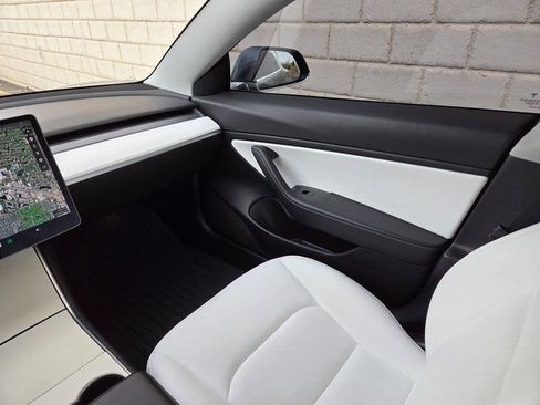 Used 2018 Tesla Model 3 Long Range image 27