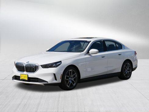 Used 2024 BMW i5 eDrive40i w/ Premium Package image 3