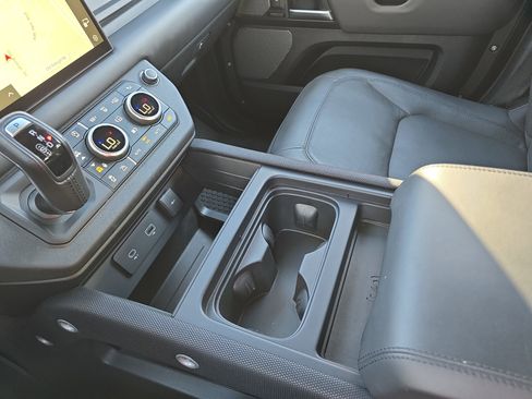 Certified 2024 Land Rover Defender 110 V8 image 24