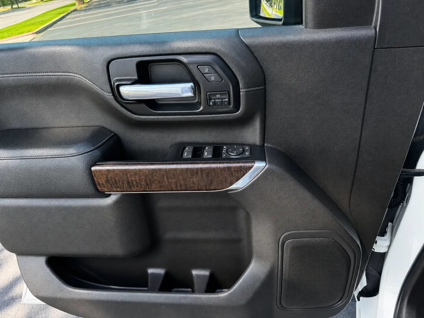 Used 2023 GMC Sierra 2500 Denali w/ Technology Package AWD/4WD image 18