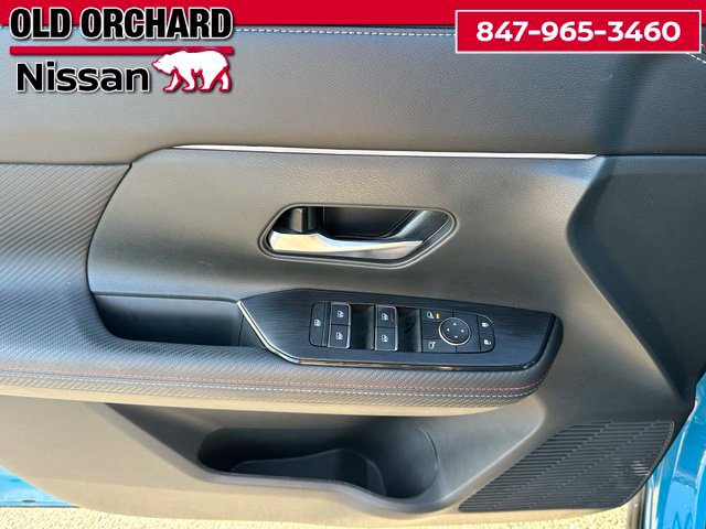 Used 2025 Nissan Kicks SR FWD image 9