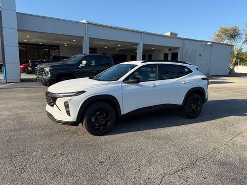 New 2026 Chevrolet Trax LT FWD image 3