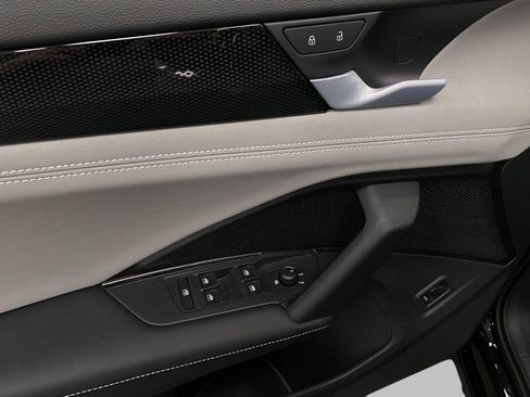 New 2025 Volkswagen Tiguan SE R-Line image 29