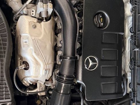 Used 2023 Mercedes-Benz GLB 250 4MATIC w/ Premium Package image 9