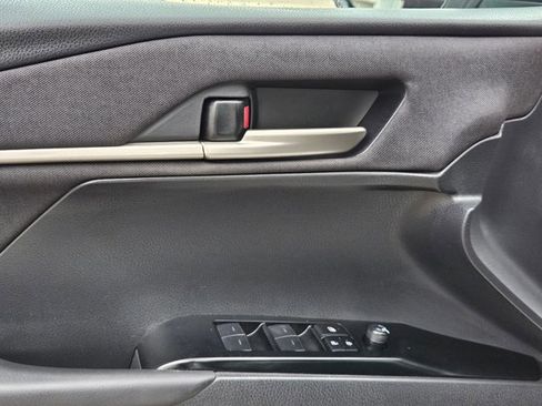 Used 2025 Toyota Camry LE image 28