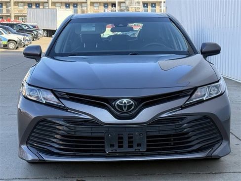 Used 2018 Toyota Camry LE image 7