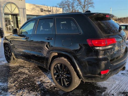 Used 2020 Jeep Grand Cherokee Altitude image 5