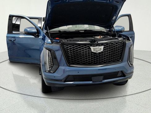 Certified 2026 Cadillac Escalade Platinum Sport w/ LPO, Floor Liner Package AWD/4WD image 15