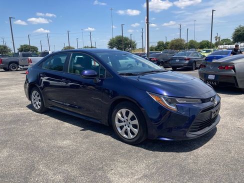 Certified 2025 Toyota Corolla LE FWD image 3