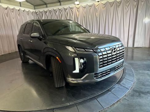 Used 2023 Hyundai Palisade Calligraphy w/ Winter Package AWD/4WD image 3