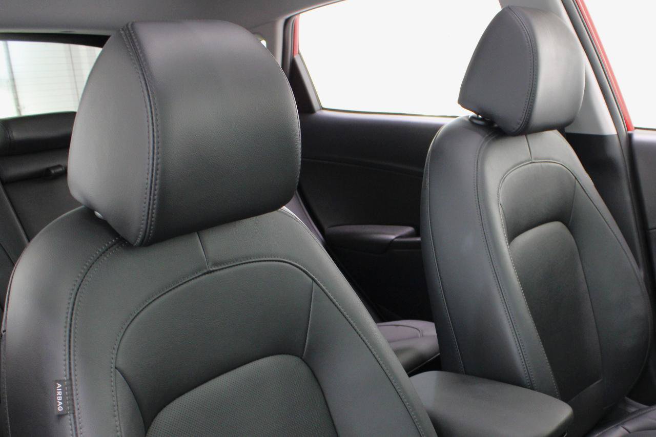 Used 2023 Hyundai Kona Limited AWD/4WD image 47