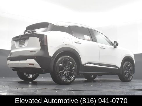 Used 2025 Nissan Kicks SR w/ SR Premium Package AWD/4WD image 27