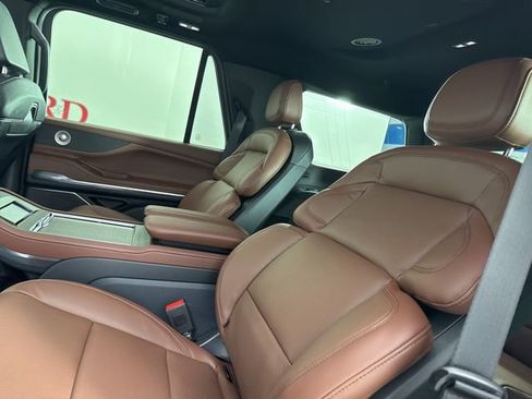 New 2025 Lincoln Navigator Reserve image 17