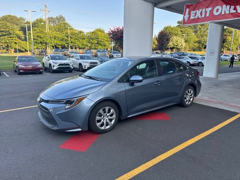 Used 2024 Toyota Corolla LE FWD image 12