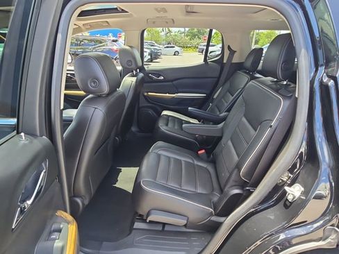 Used 2018 GMC Acadia Denali w/ Technology Package FWD image 11