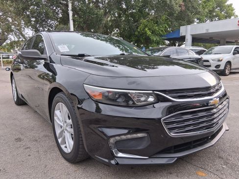 Used 2018 Chevrolet Malibu LT FWD image 1