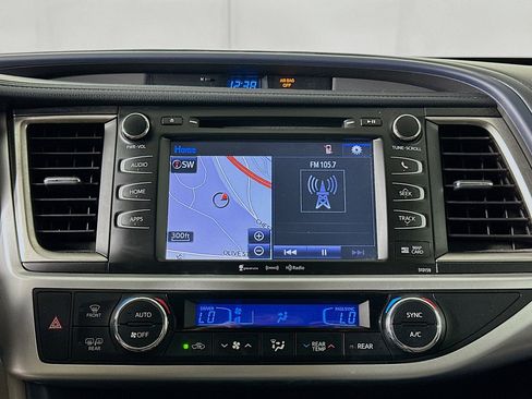 Used 2016 Toyota Highlander XLE AWD/4WD image 24