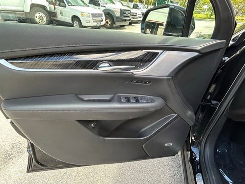 Used 2025 Cadillac XT6 Premium Luxury image 16
