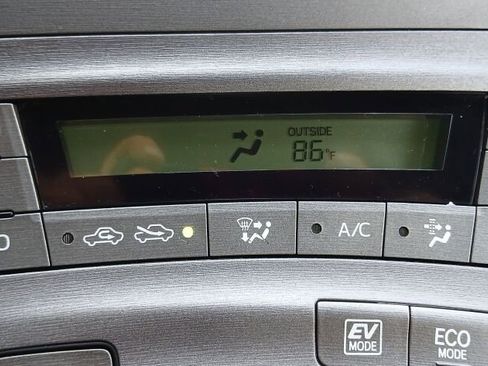 Used 2013 Toyota Prius Two image 35