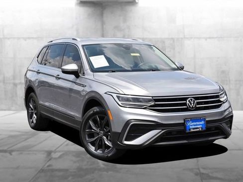 Certified 2023 Volkswagen Tiguan SE FWD image 2
