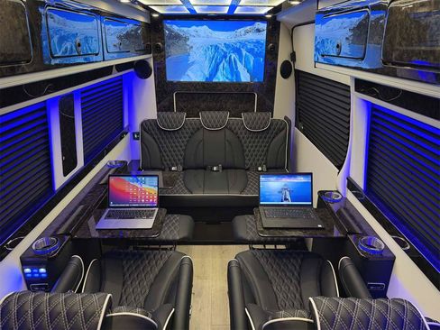 Used 2024 Mercedes-Benz Sprinter 3500 image 2