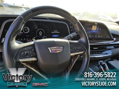 Used 2023 Cadillac Escalade Premium Luxury image 5