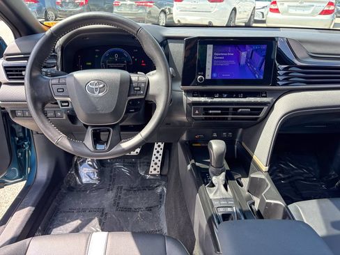 Used 2025 Toyota Camry SE w/ Convenience Package FWD image 20