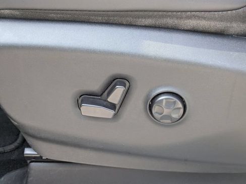 Used 2024 Chrysler Pacifica Limited FWD image 22