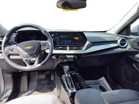 Used 2025 Chevrolet Trax LT w/ Driver Confidence Package image 23