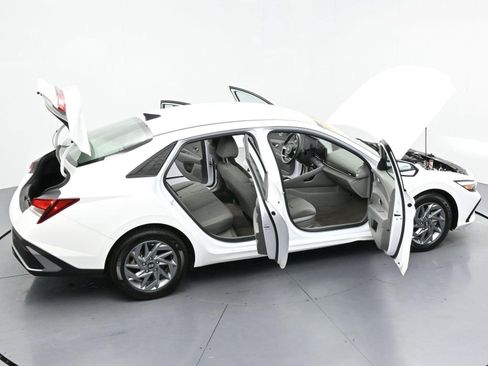 Used 2024 Hyundai Elantra SEL FWD image 38