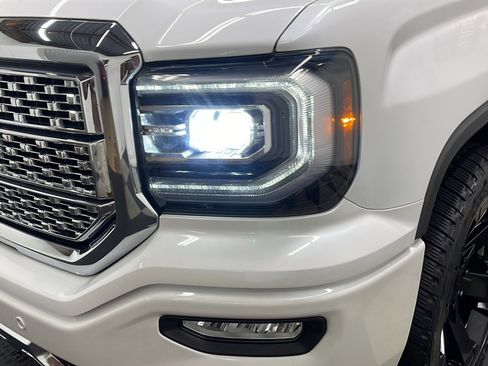 Used 2018 GMC Sierra 1500 Denali AWD/4WD image 26