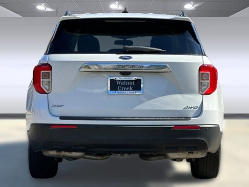 Used 2022 Ford Explorer XLT image 9