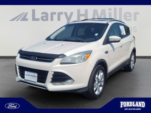 Used 2016 Ford Escape Titanium w/ Canadian Touring Package AWD/4WD image 1
