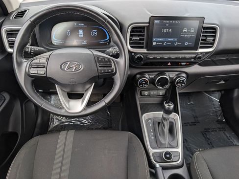 Used 2024 Hyundai Venue SEL image 20