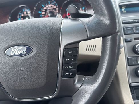 Used 2010 Ford Taurus SEL image 29