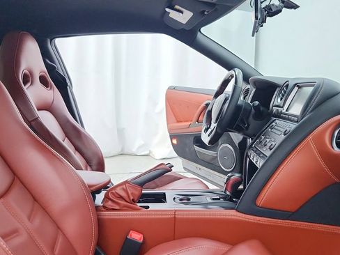 Used 2015 Nissan GT-R Premium image 25