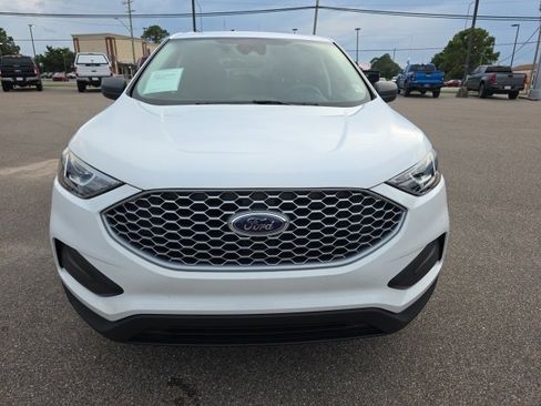 Used 2024 Ford Edge SE image 3