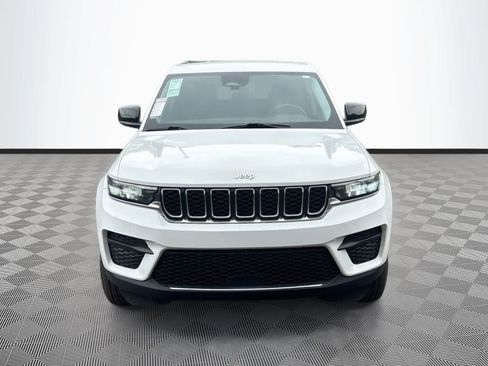 Used 2024 Jeep Grand Cherokee Laredo RWD image 2