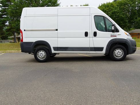 Used 2018 RAM ProMaster 2500 FWD image 4