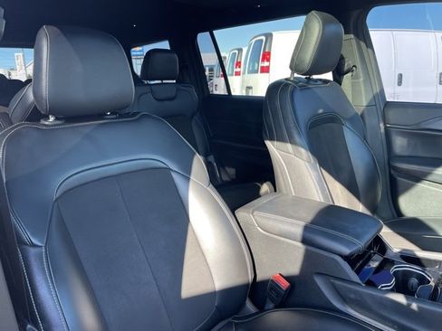 Used 2023 Jeep Grand Cherokee L Altitude image 15