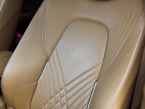 Used 2021 Aston Martin DBX image 5